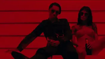 Пошук дівчини для концептуальної фотосесії