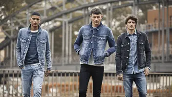 Хлопці в рекламу джинсового одягу