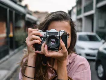 Фотограф, відеограф бренду одягу для соціальних мереж