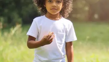 Хлопчик- мулат  для зйомки у відеокліпі